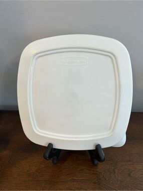 Rubbermaid Square 401H White Replacement B Lid 8 5/8" Food Storage Container Lid